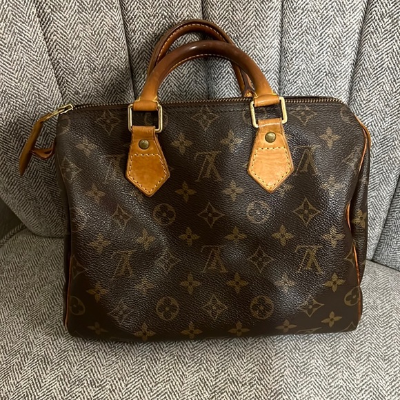 Louis Vuitton Handbags - Louis Vuitton Monogram Speedy 25